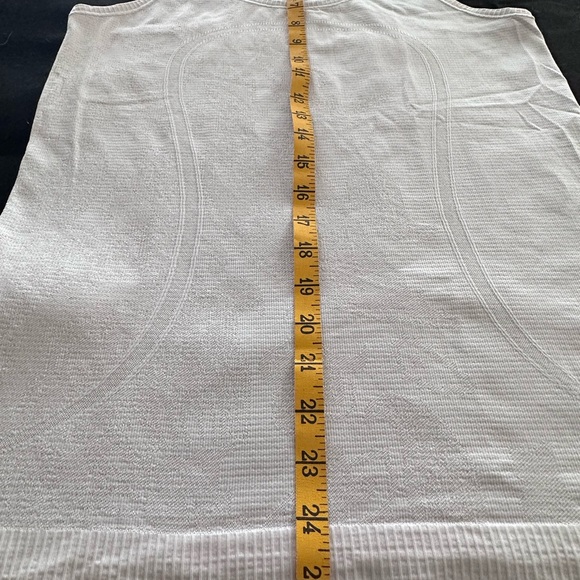 Lululemon Racerback. Size 8. Ivory color with slight pattern. - Picture 3 of 6